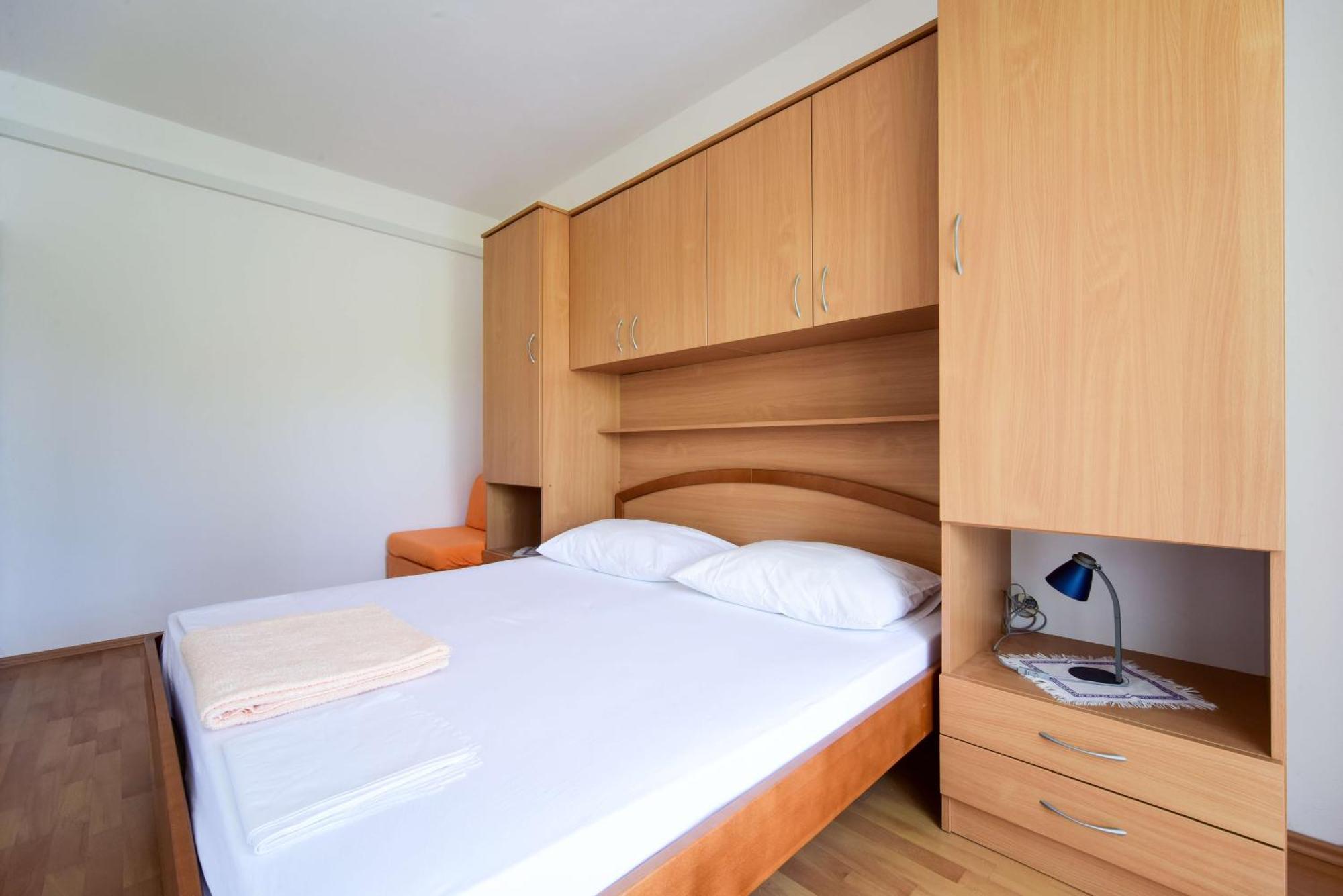Apartments Mrva Ugljan Bagian luar foto