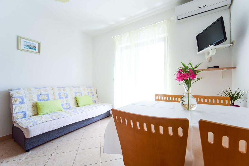 Apartments Mrva Ugljan Bagian luar foto