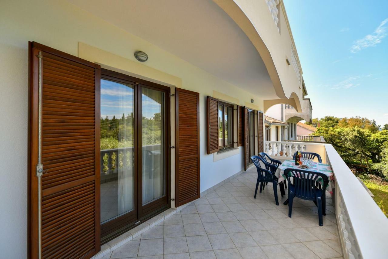 Apartments Mrva Ugljan Bagian luar foto