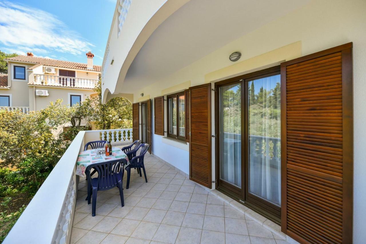 Apartments Mrva Ugljan Bagian luar foto