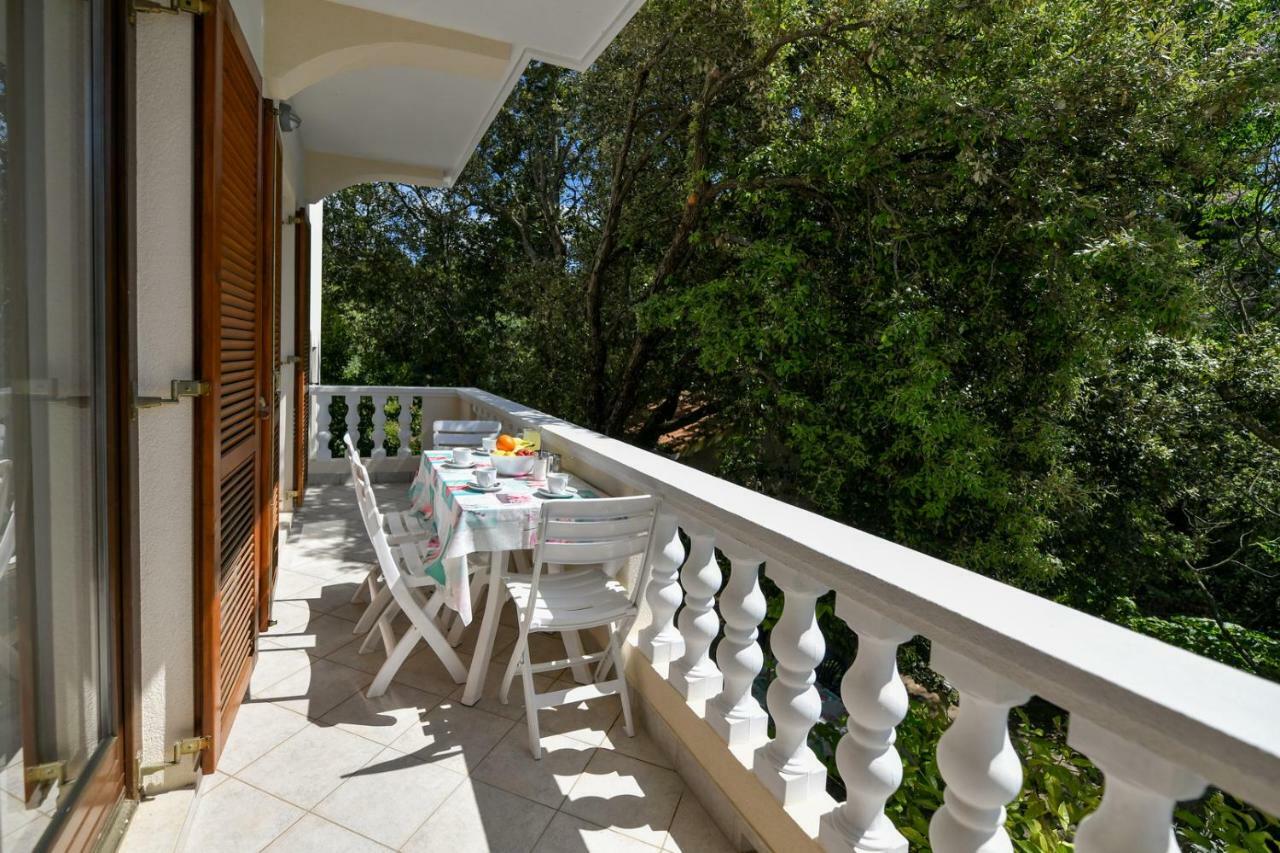 Apartments Mrva Ugljan Bagian luar foto